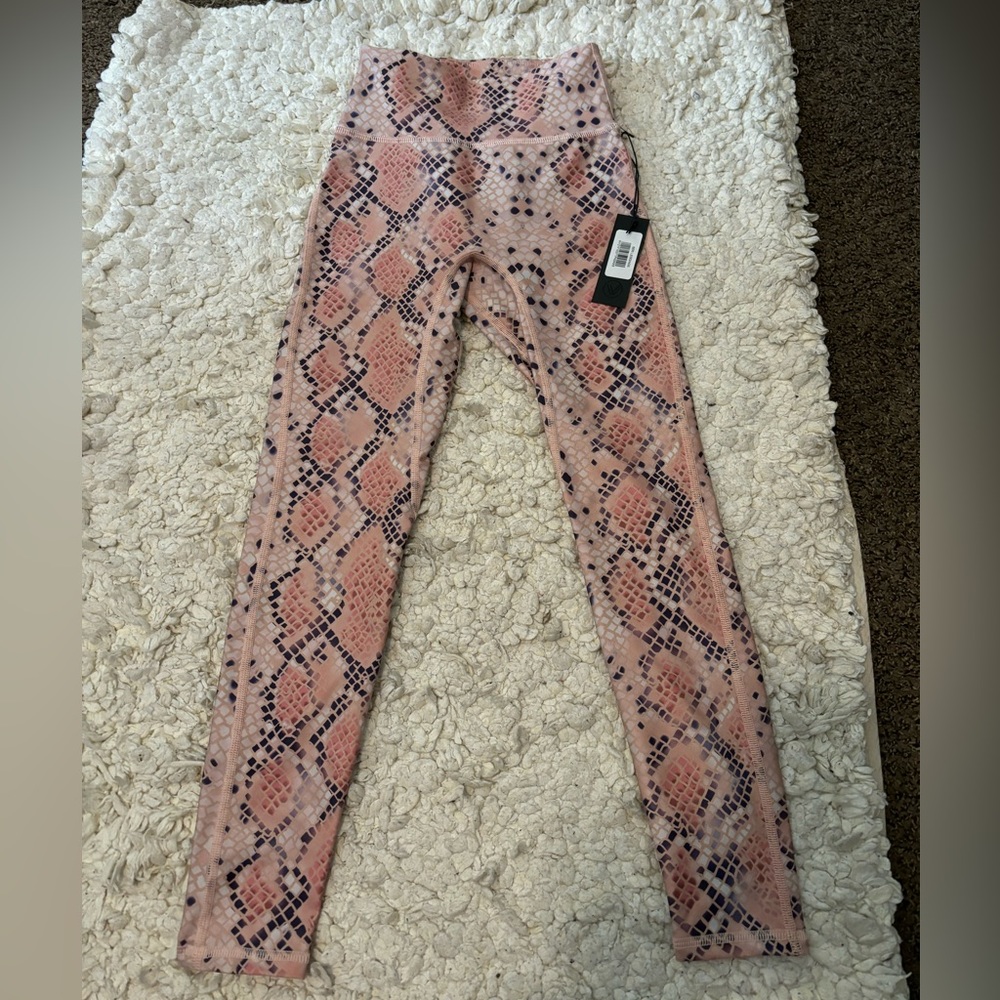 Savvi Lifestyle Co. Women’s Seri Snakeskin Print Leggings NWT XS Pink Purple - Picture 1 of 5